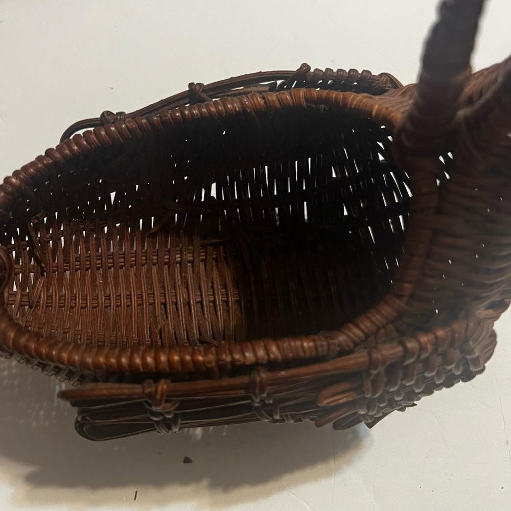Vintage Wicker Woven Chicken Basket With Handle Wood Beak - Picture 4 of 11